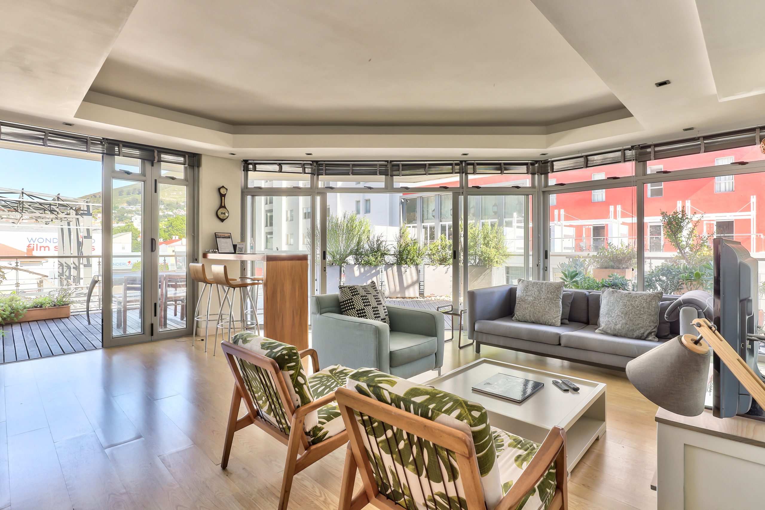 Amazing 2 Bed Apartment - The Edge