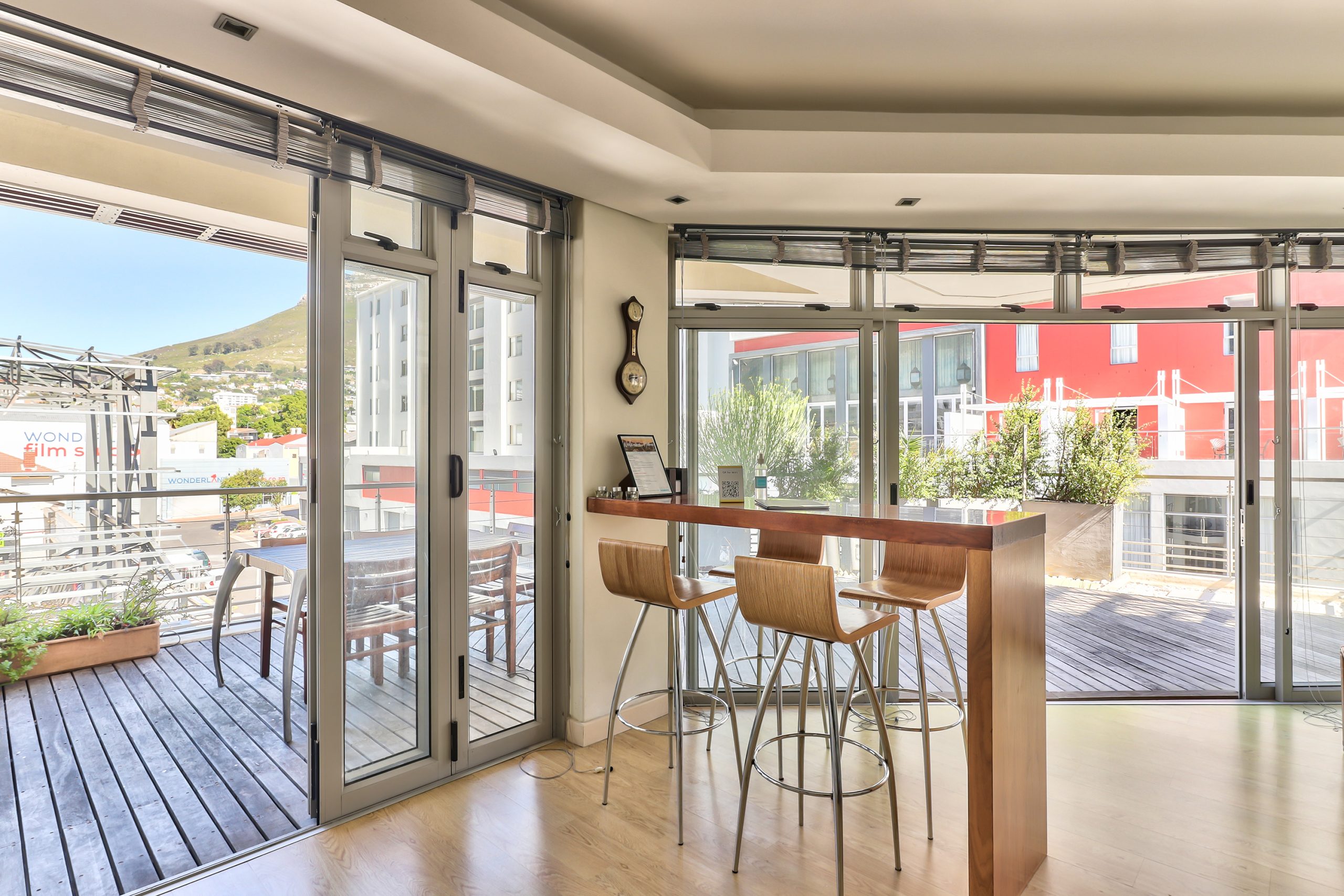 Amazing 2 Bed Apartment - The Edge