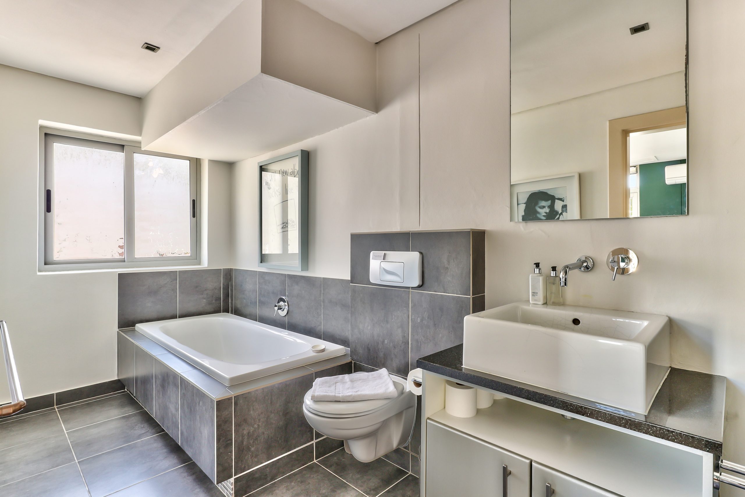 Amazing 2 Bed Apartment - The Edge