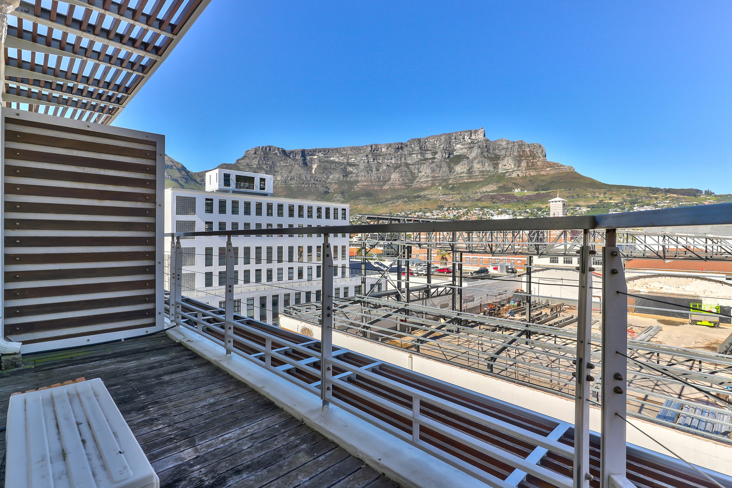 Amazing 2 Bed Apartment - The Edge